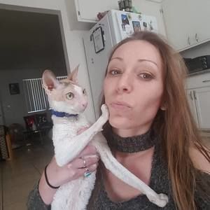 Meet your Posher, Dana